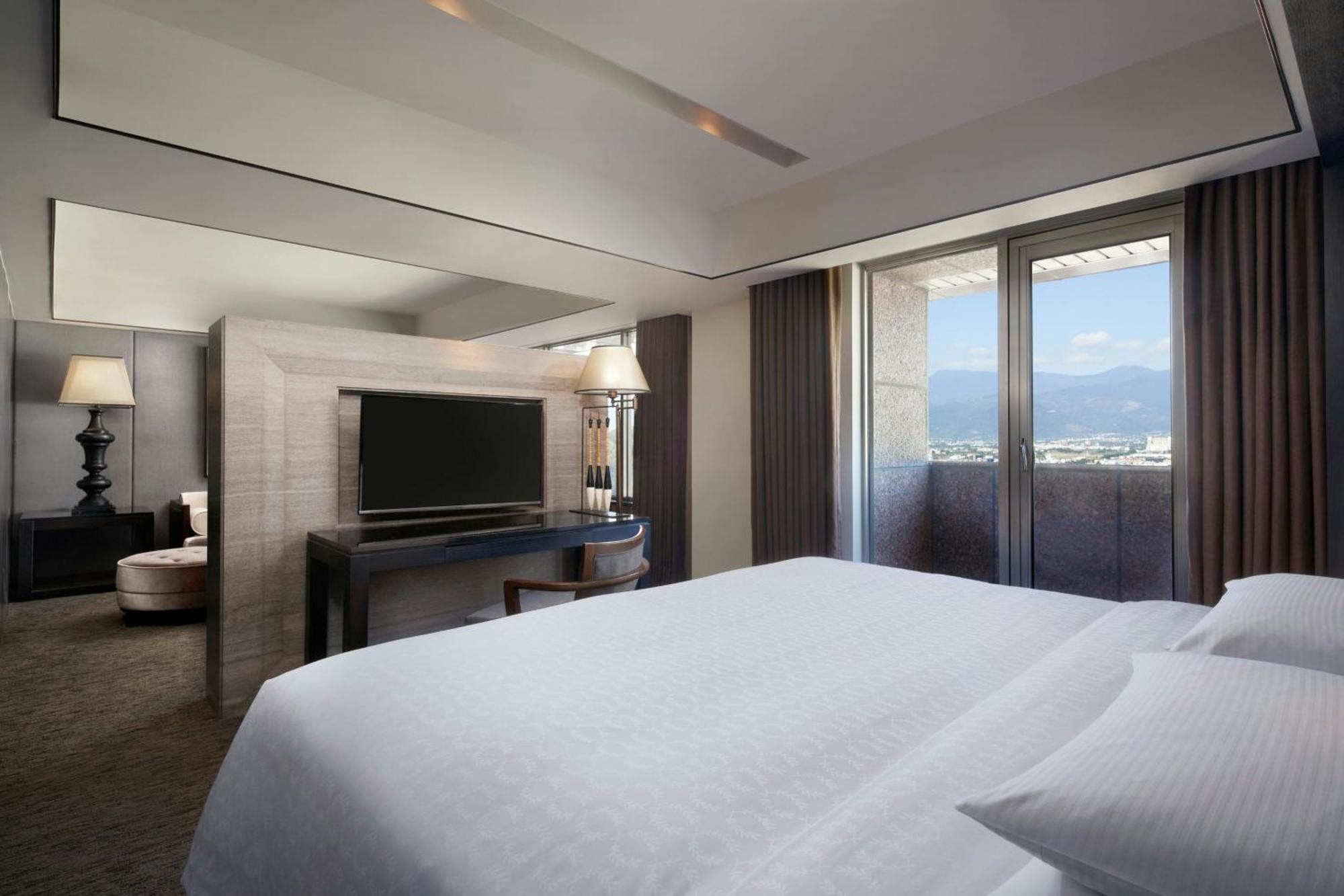 Sheraton Taitung Hotel Exteriér fotografie A bedroom at the hotel