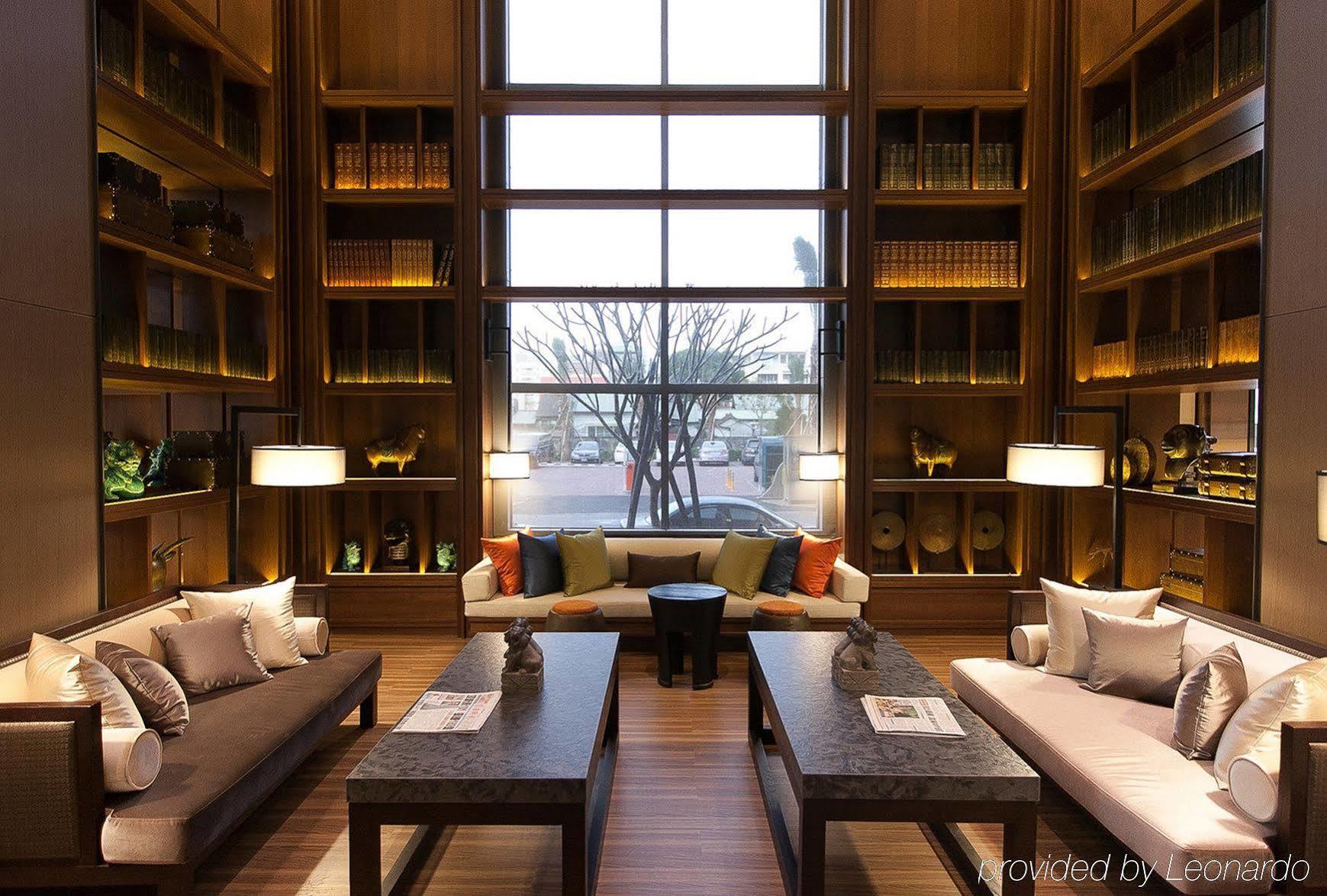 Sheraton Taitung Hotel Exteriér fotografie Library at The Temple House